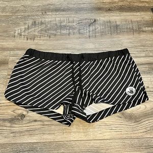 Body Glove Women’s Board Shorts / SIZE MEDIUM
